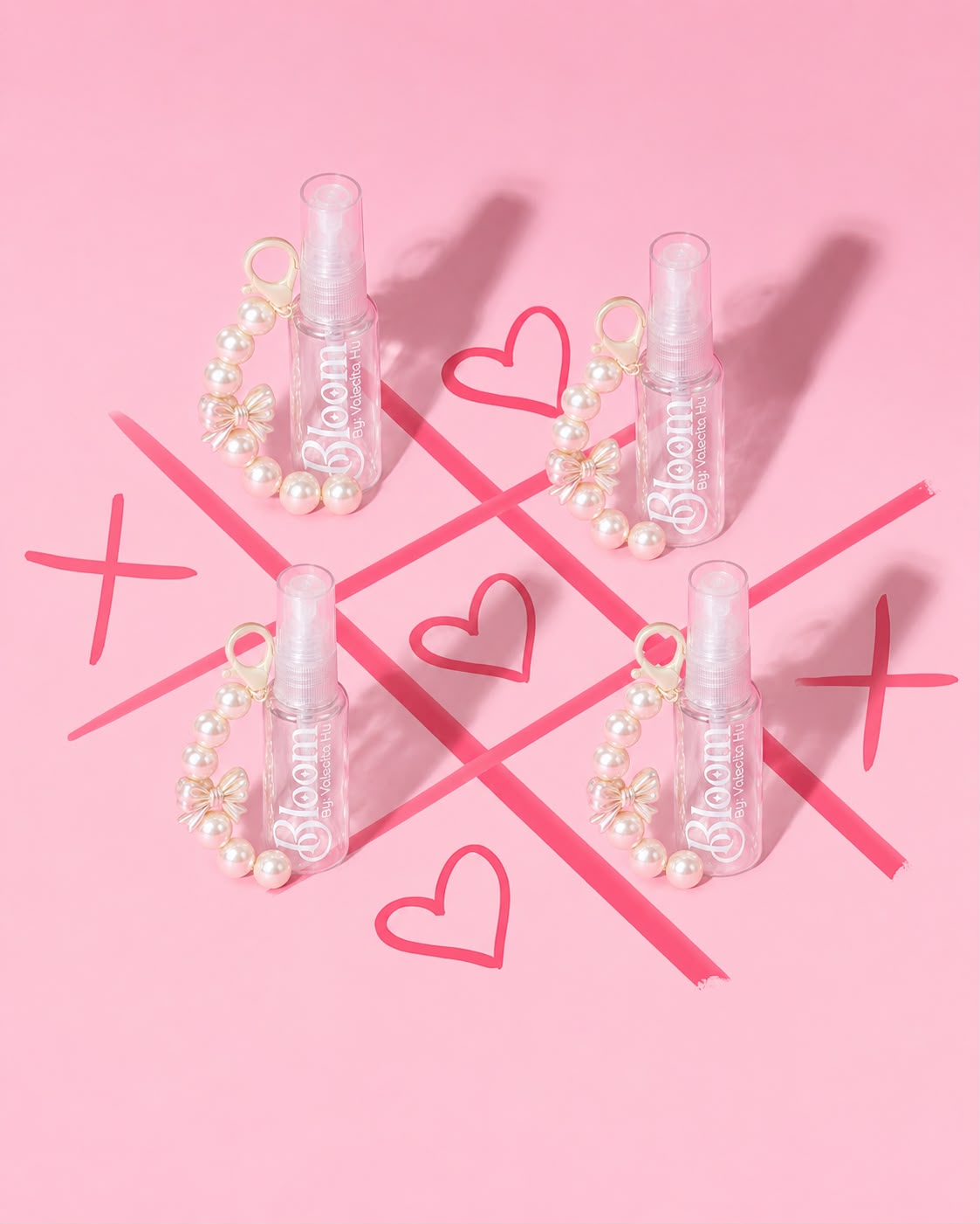 Llaveros Viajero Bloom con perlas y moños en flatlay rosa